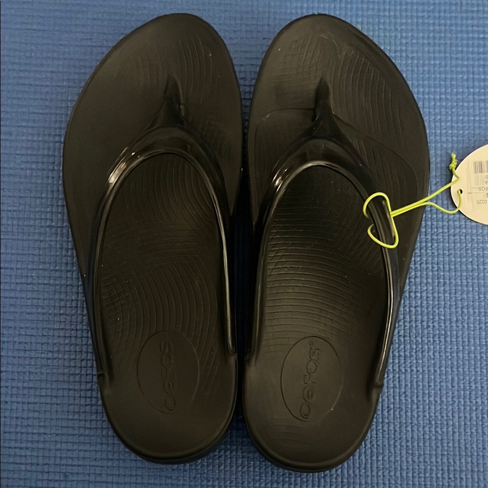 OOFOS Black Comfort Sandals
